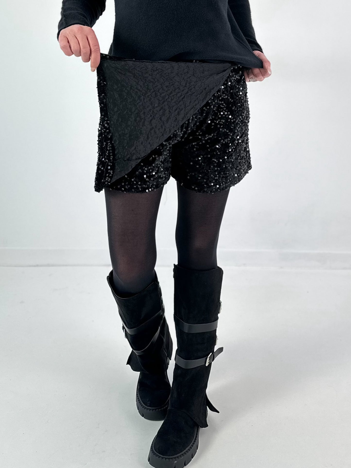 Shorts with overlay and sequins, model "Glam Motion" - black