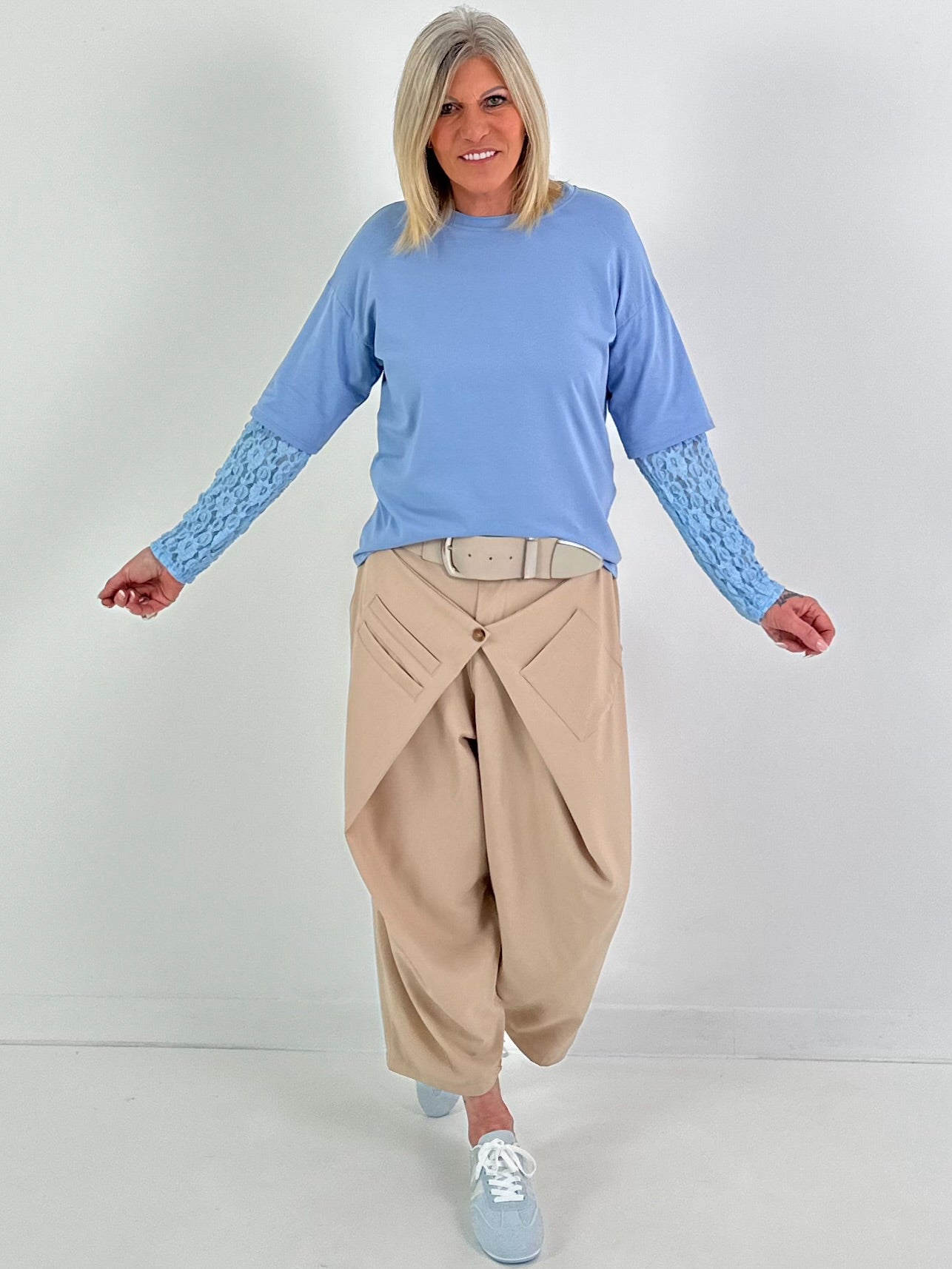 Shirt mit Spitzenärmeln - hellblau