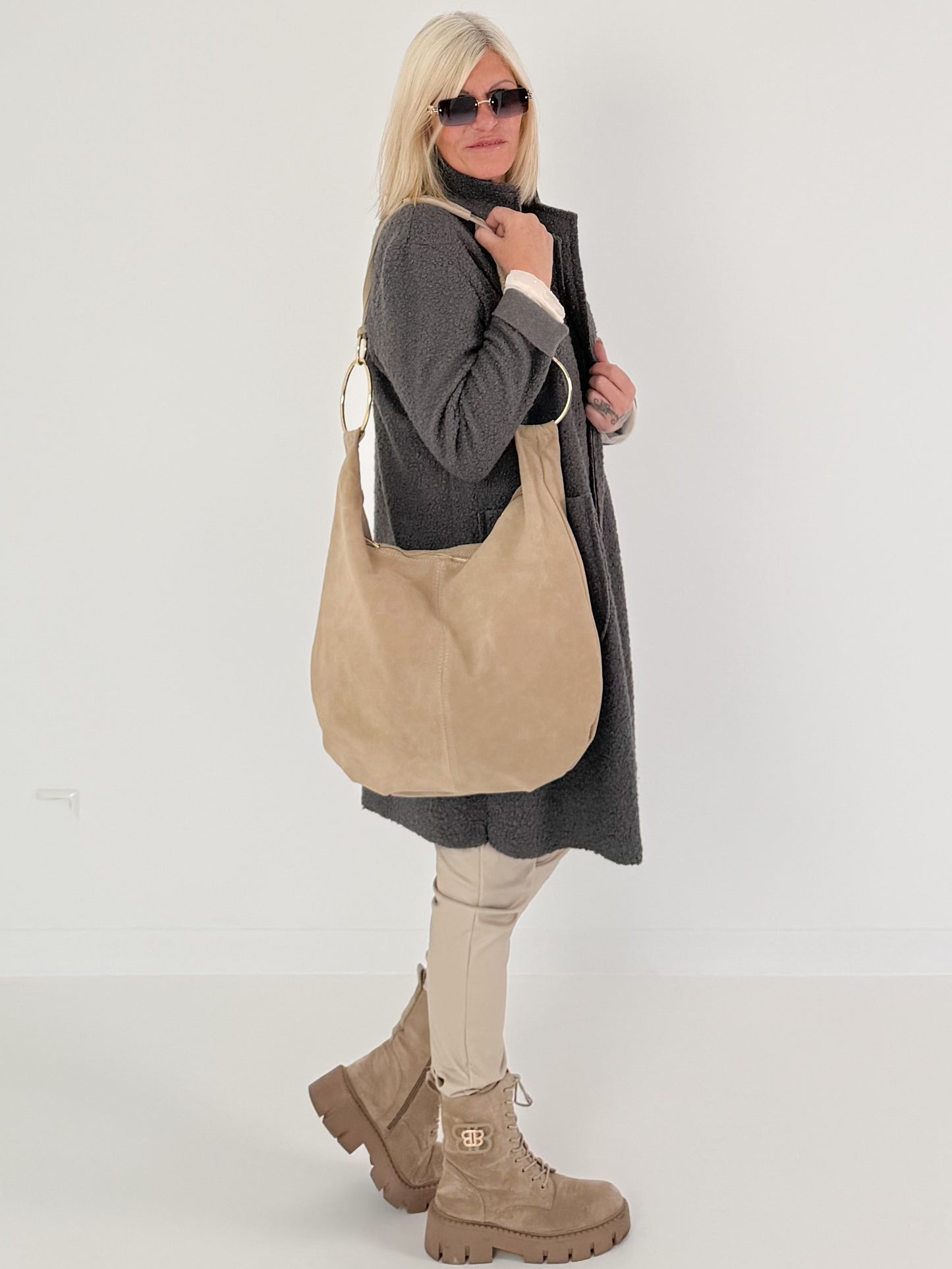 Genuine leather bag with elaborate details - beige