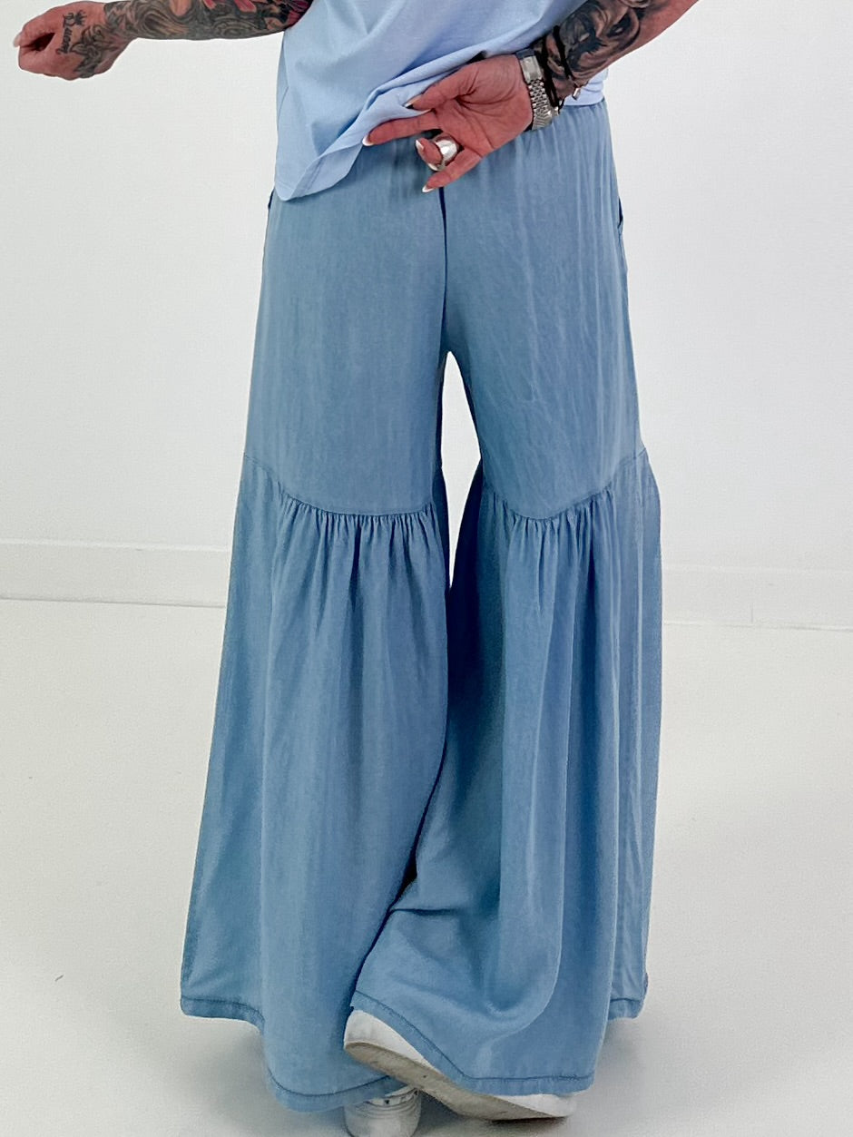 Jeans with wide flounce - light blue
