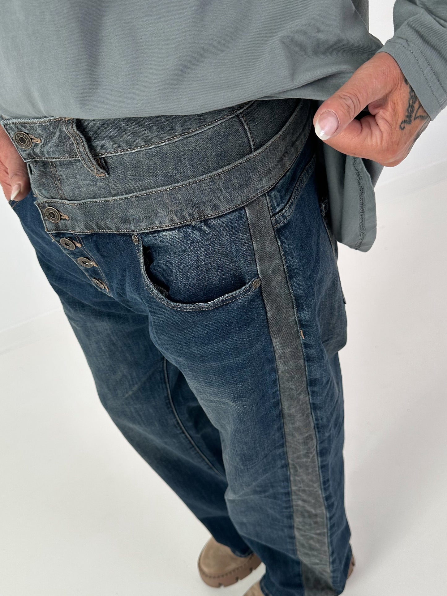 Jeans with double waistband and leopard details - denim-grey