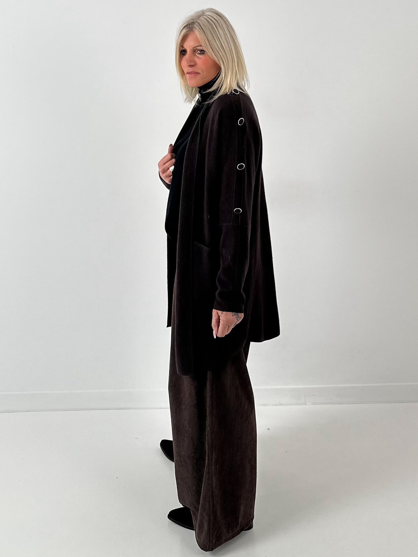 Strickmantel Modell "Button" - schoko