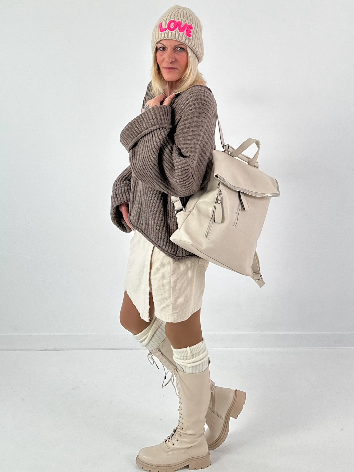 V-hals trui met wijde mouwen, model "Soft Horizon" - taupe