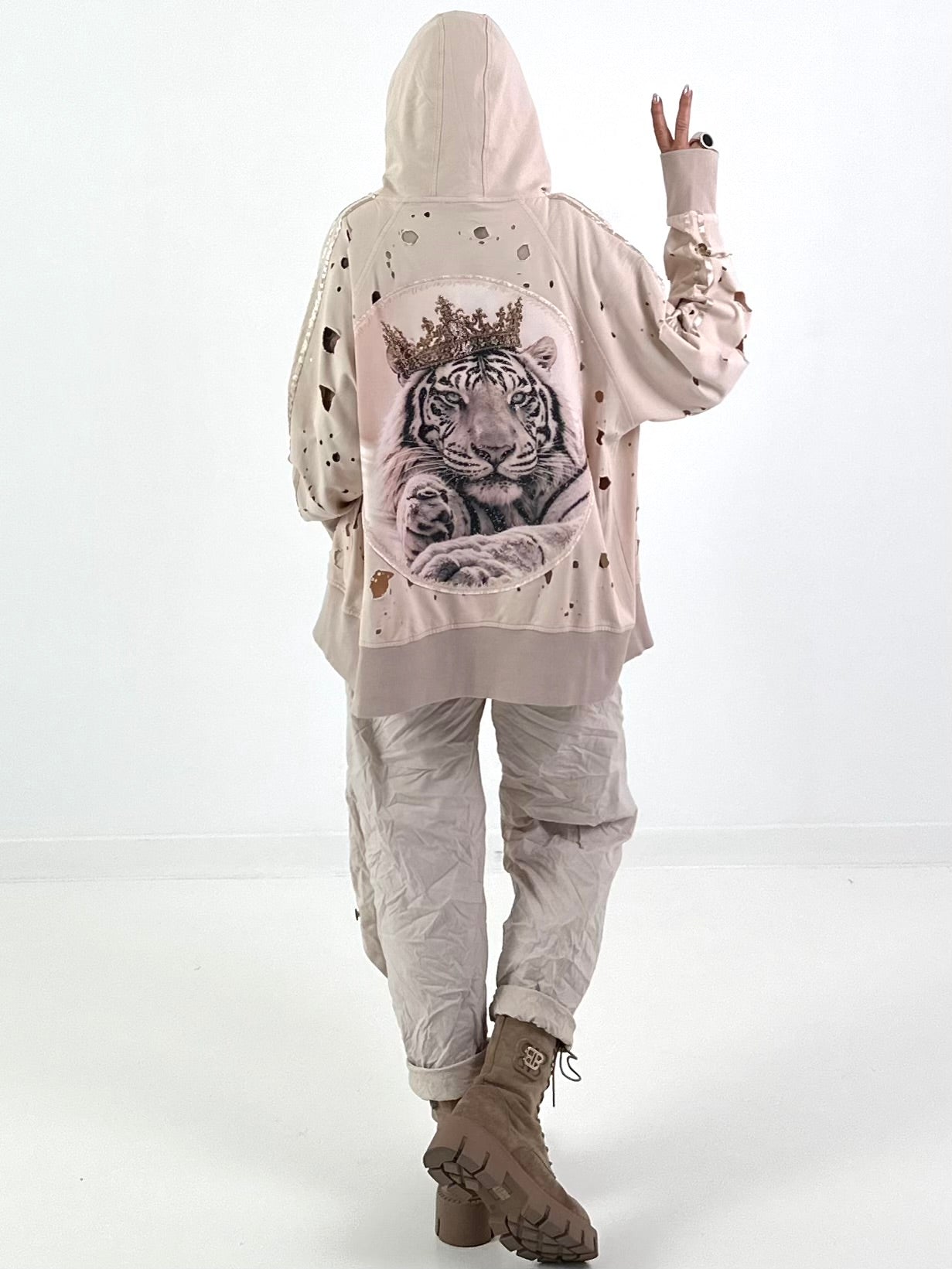 Stylische Sweatshirt Jacke mit großem Rückenpatch Tiger- beige
