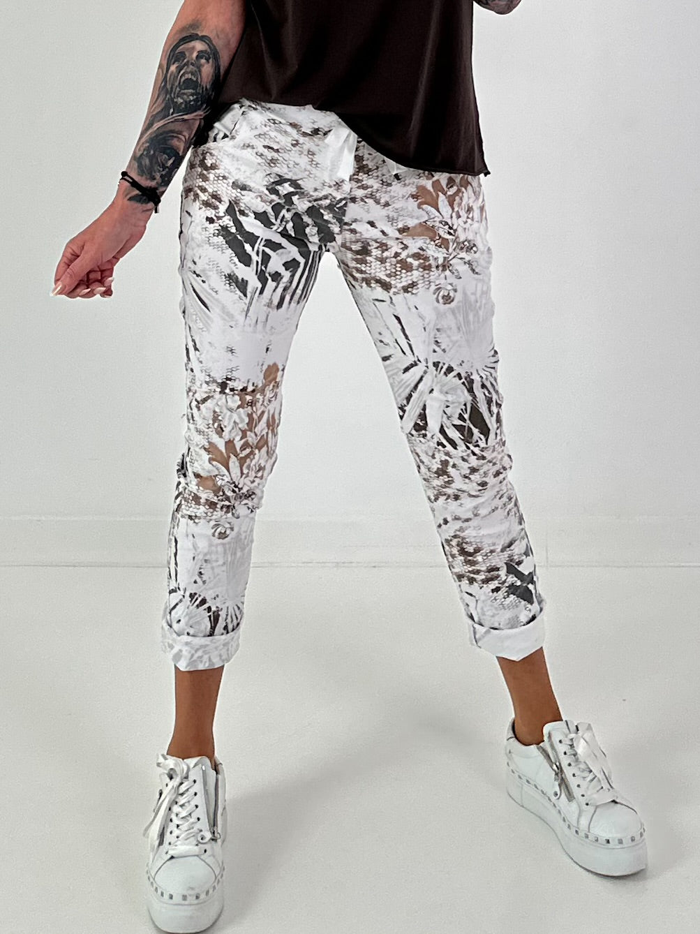 All-over patterned trousers - white-multicoloured