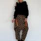 Pullover mit Cut-Outs und Statement-Perlen - schwarz