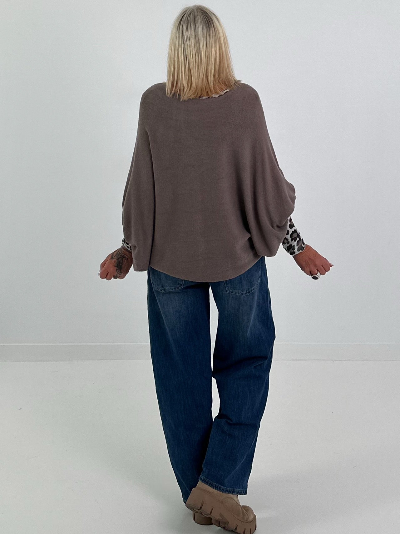 Oversized cardigan with refined details - taupe