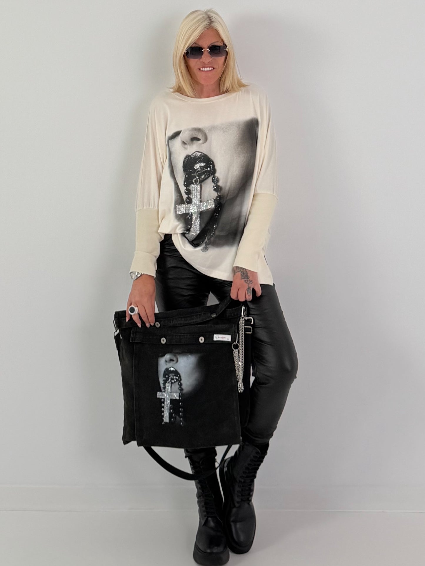 Stylische Tasche in Used-Jeansoptik und Strassmotiv Woman - schwarz