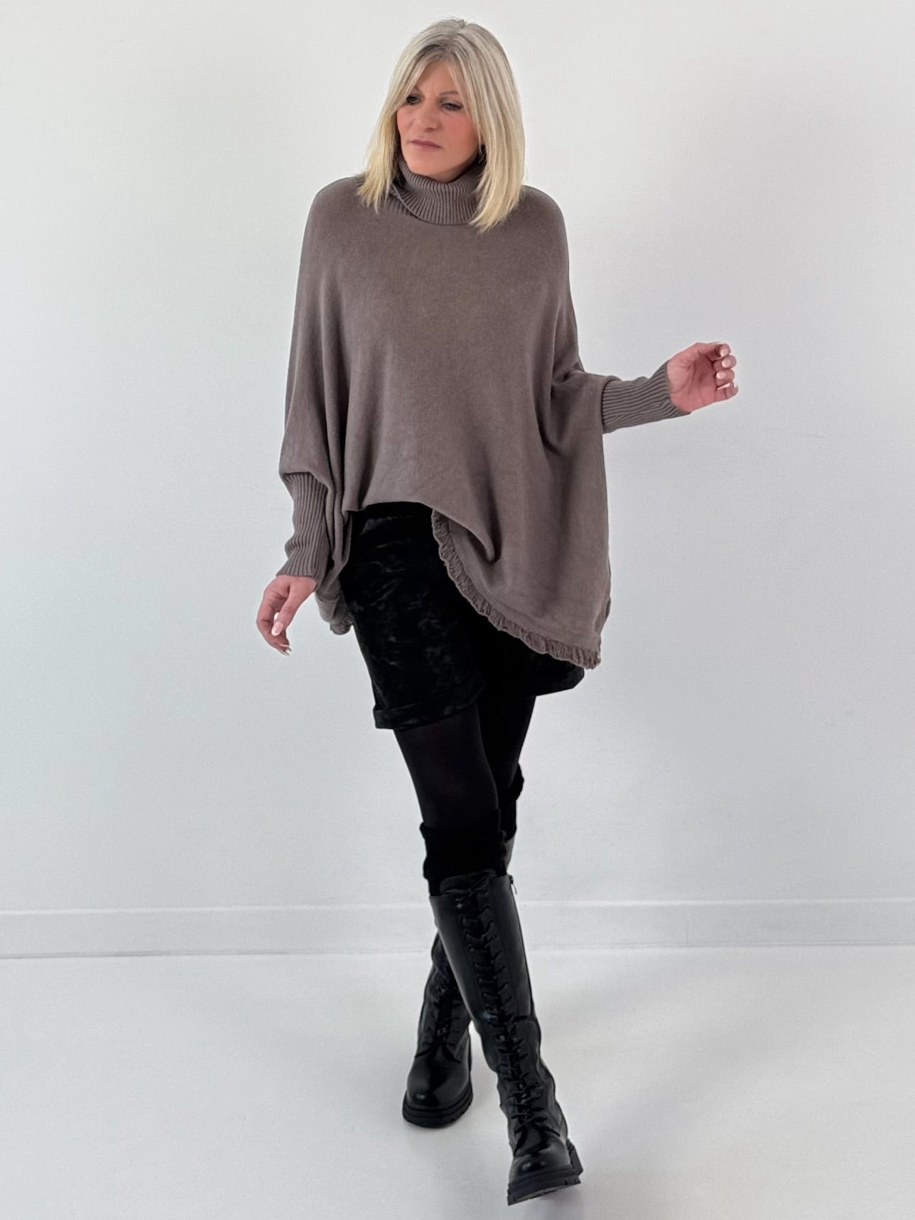 Oversized trui model "Relaxed Chic" - taupe