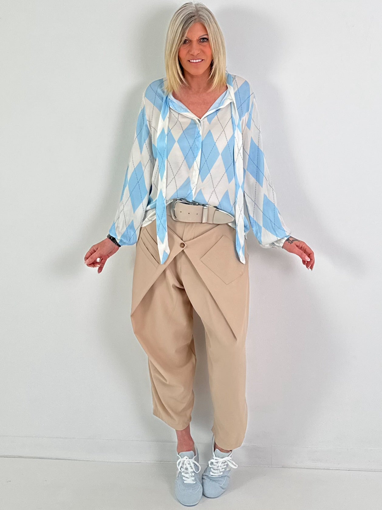 Bluse mit Bindebändern - hellblau