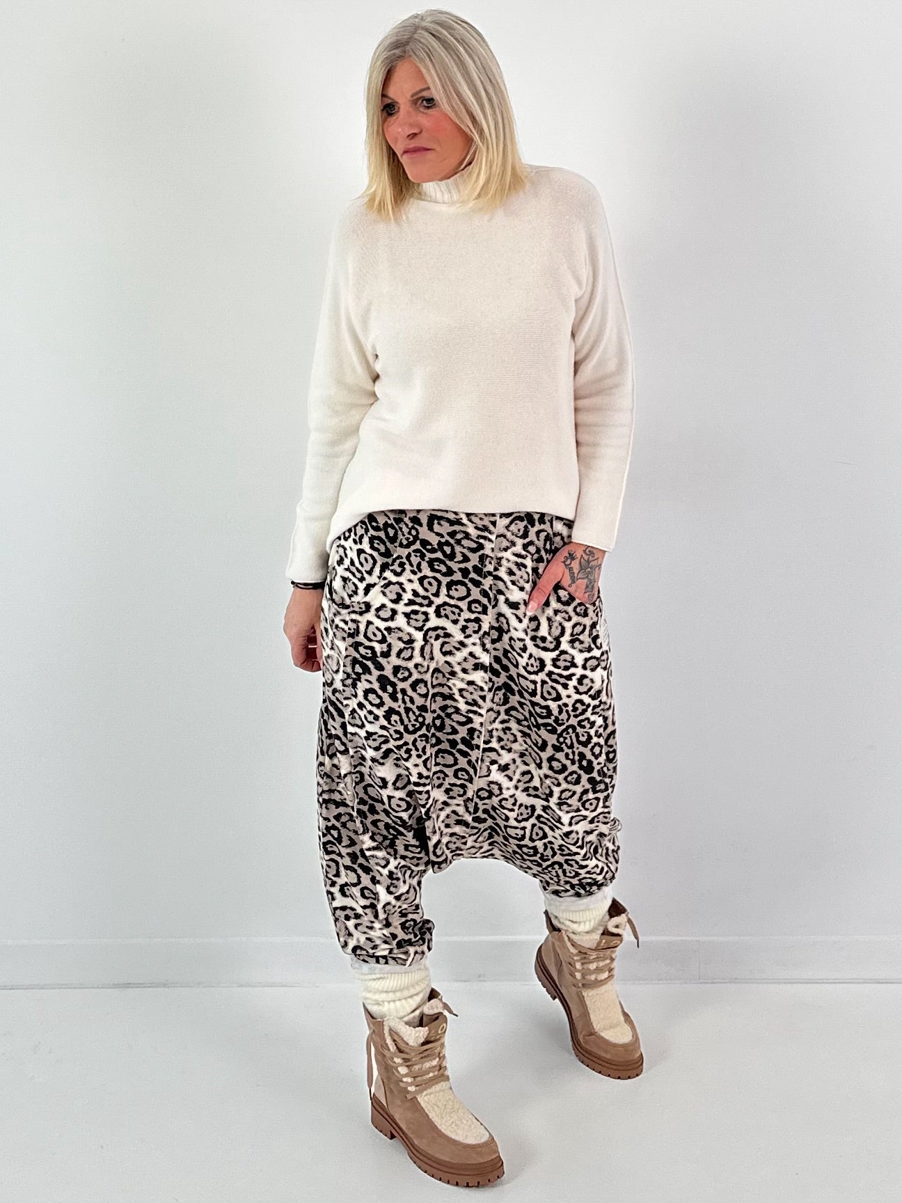 Harem pants model "Deep&amp;Wild" - beige-multicoloured
