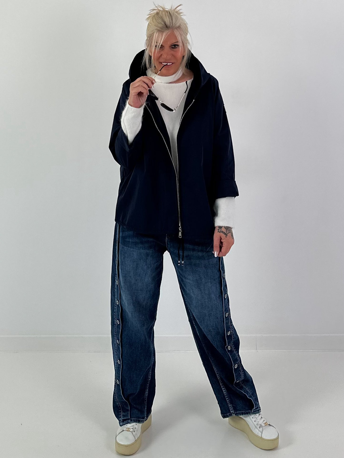 Light jacket with hood - navy blue