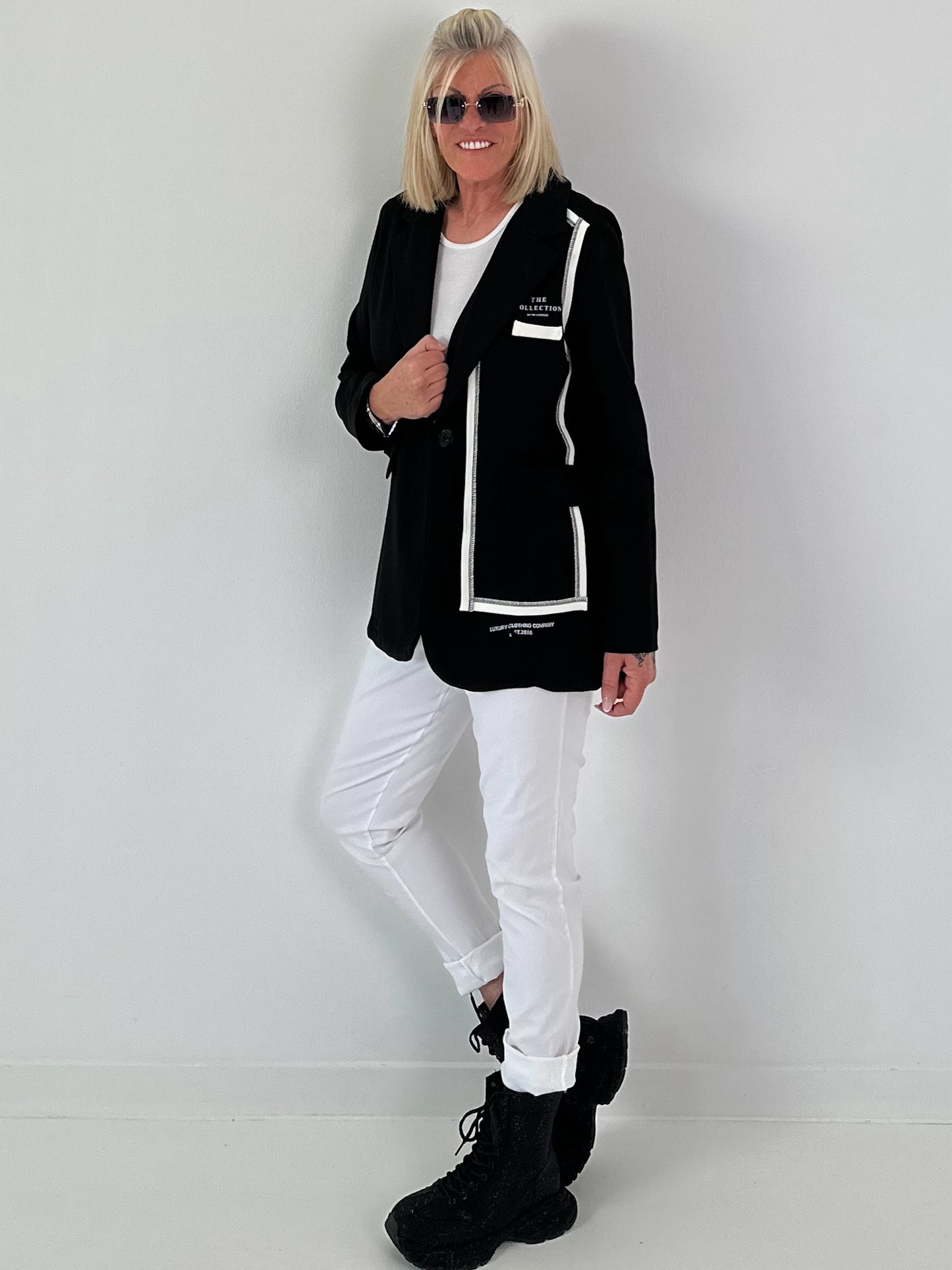 Blazer mit Statement Patch - schwarz