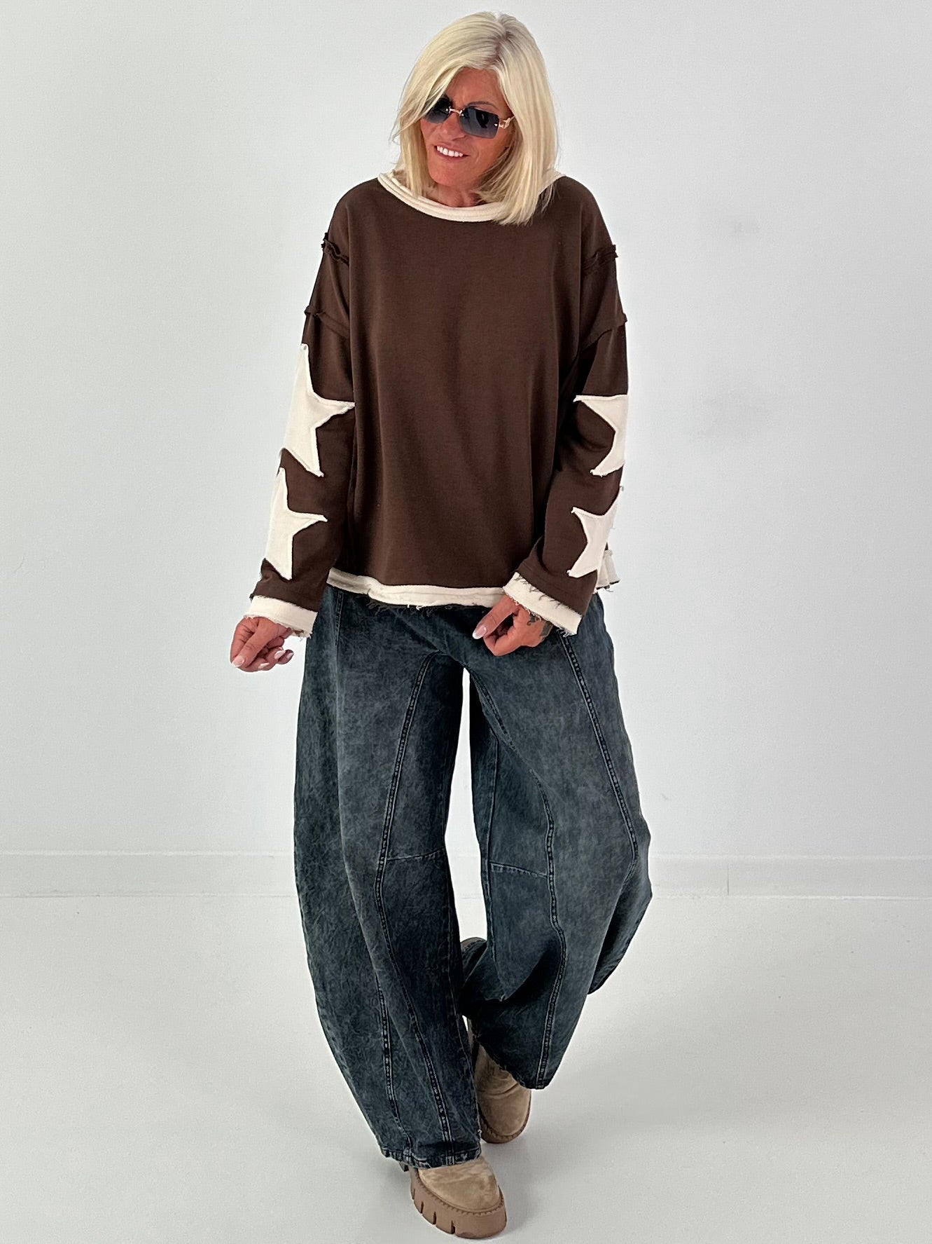 Sweatshirt mit trendigen Sternelementen- schoko