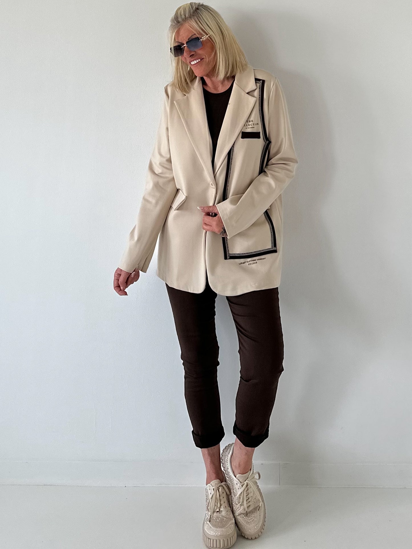 Blazer with statement patch - beige