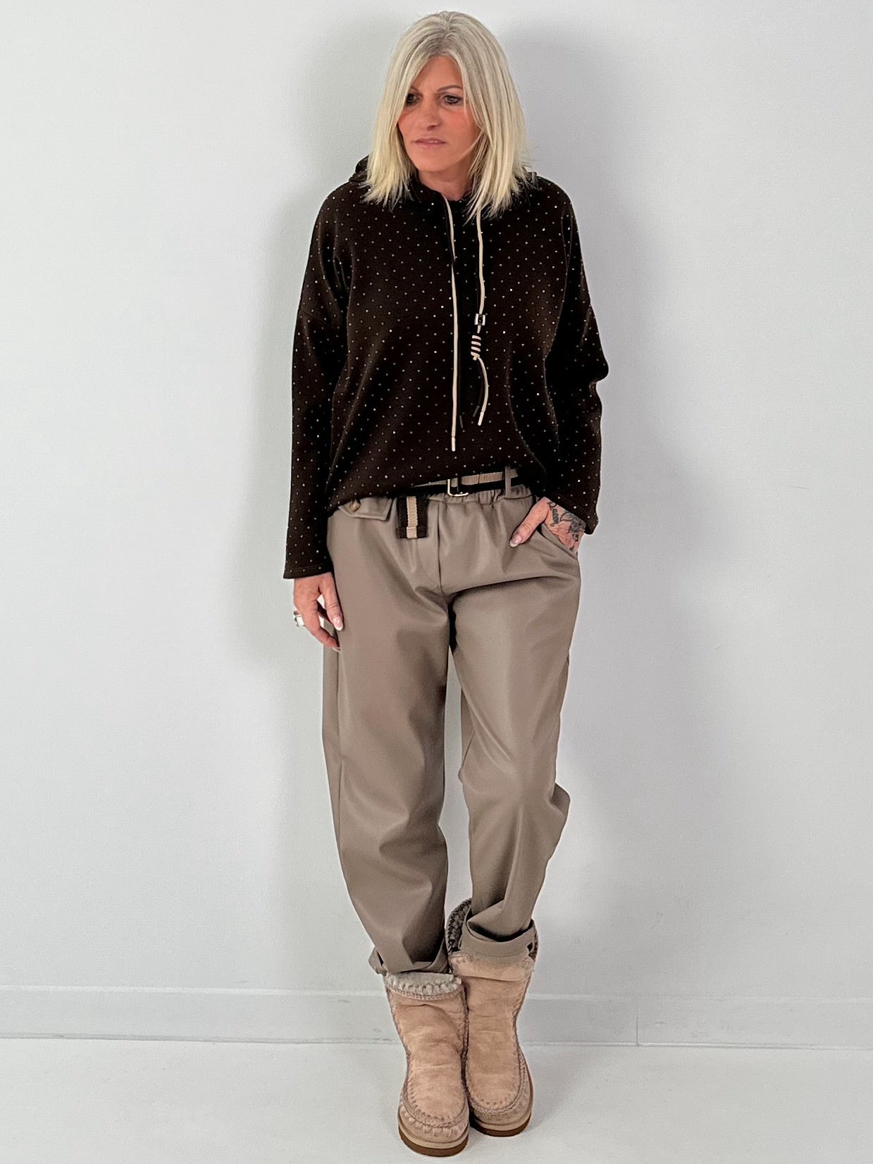 Hoodie model "Cosmo Glow" - mocha