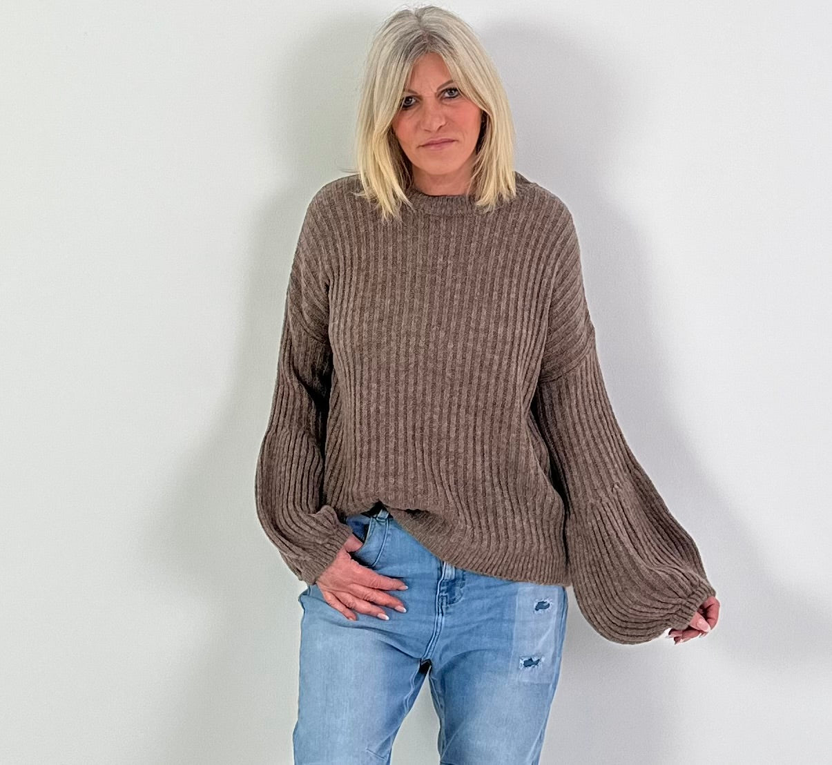 Trui model "CloudSleeve" - ​​taupe