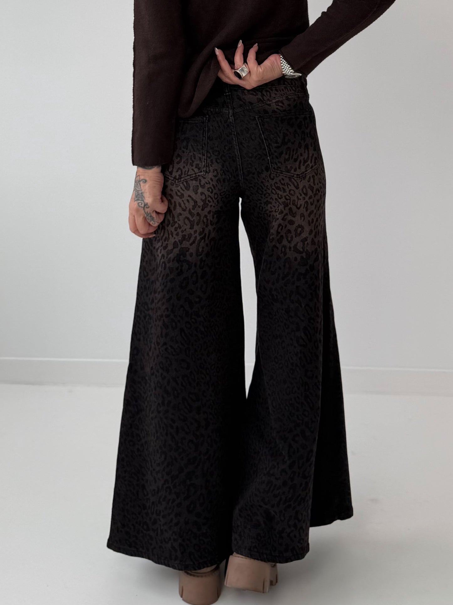 Jeans mit All Over Leo-Print und weitem Bein - leo-mehrfarbig