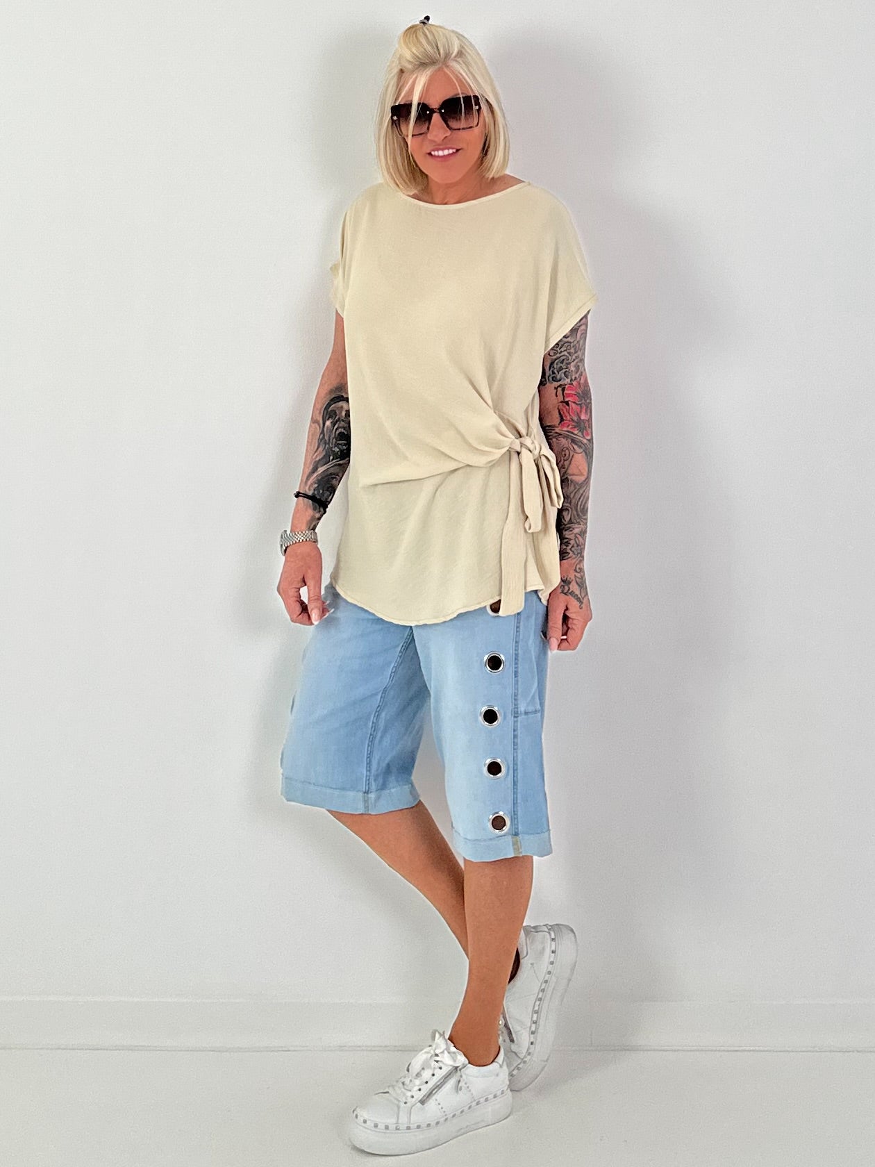 Blouse met strikknoop aan de zijkant - beige