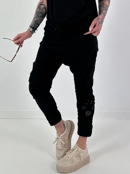Baggy/Boyfriend Hose mit seitlichen Häkelblumen - schwarz