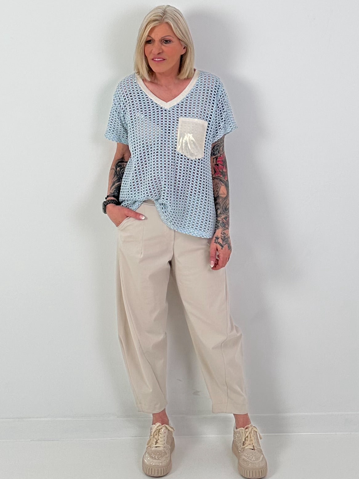 Häkelshirt mit V-Ausschnitt - hellblau