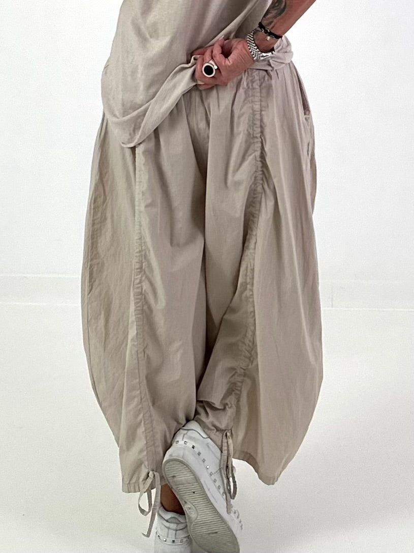 Balloon trousers with gathering seams - beige