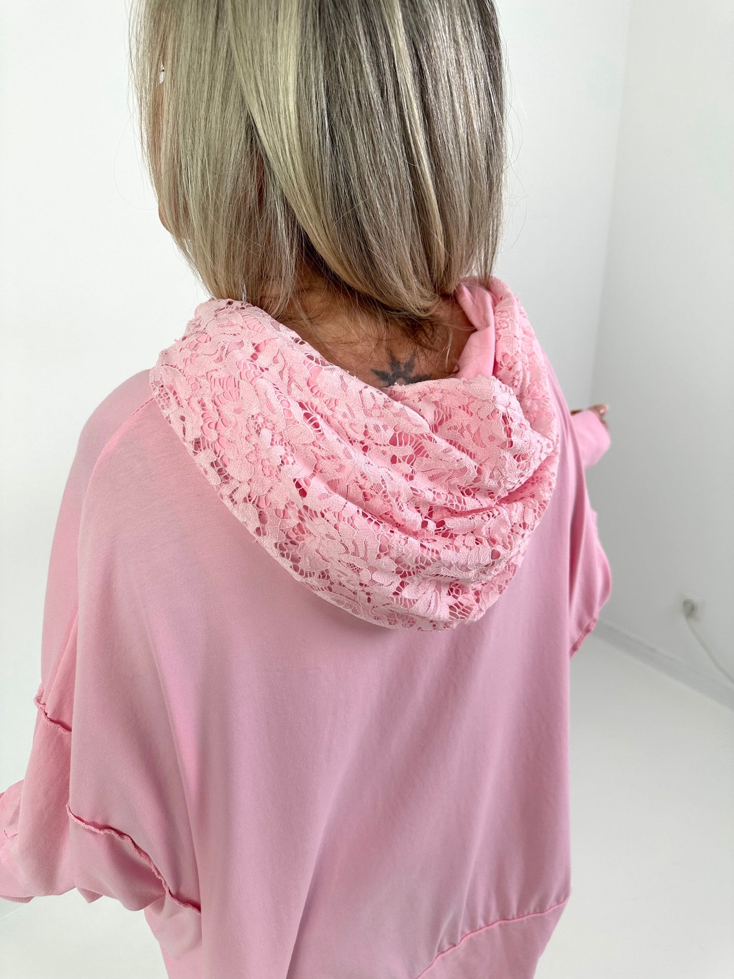 Oversized Hoodie mit Spitzenkapuze - rosa
