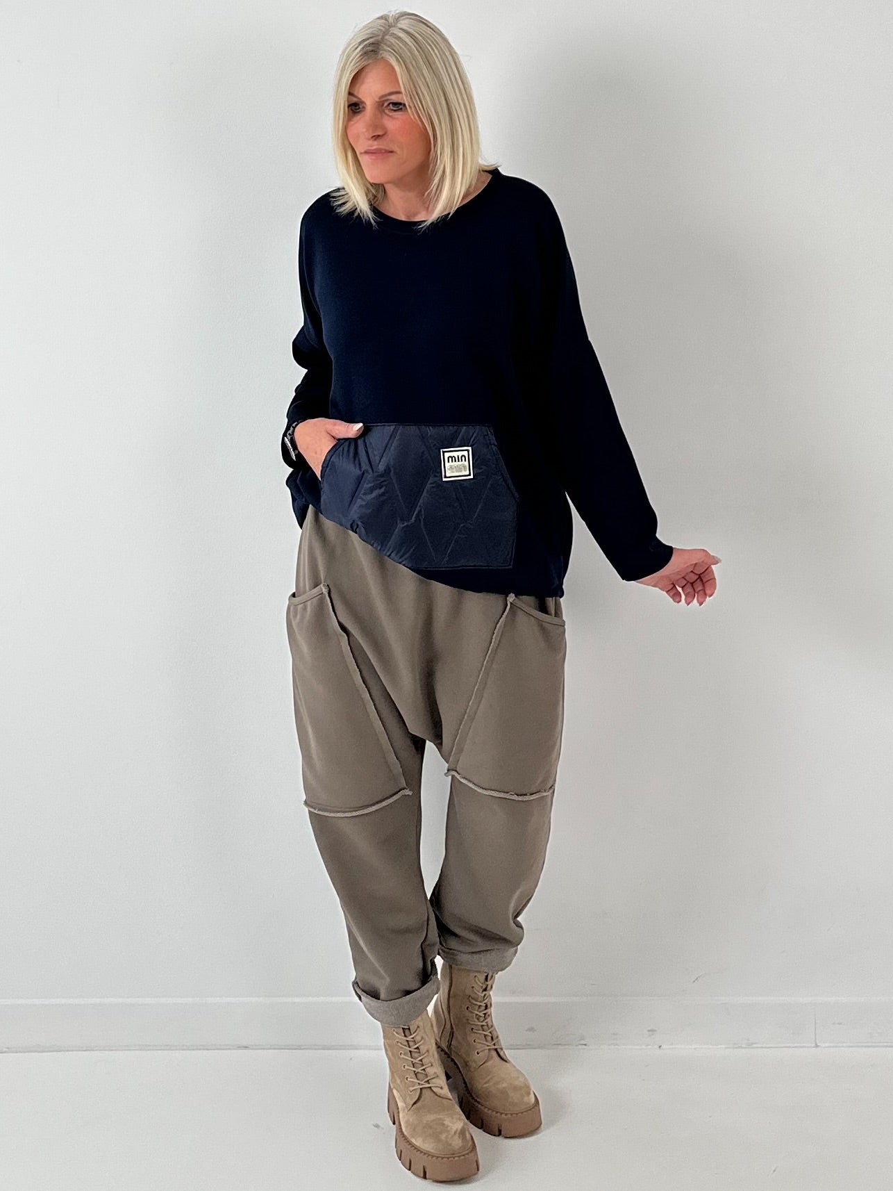 Sweatshirt model "Metro Chic" - midnight blue