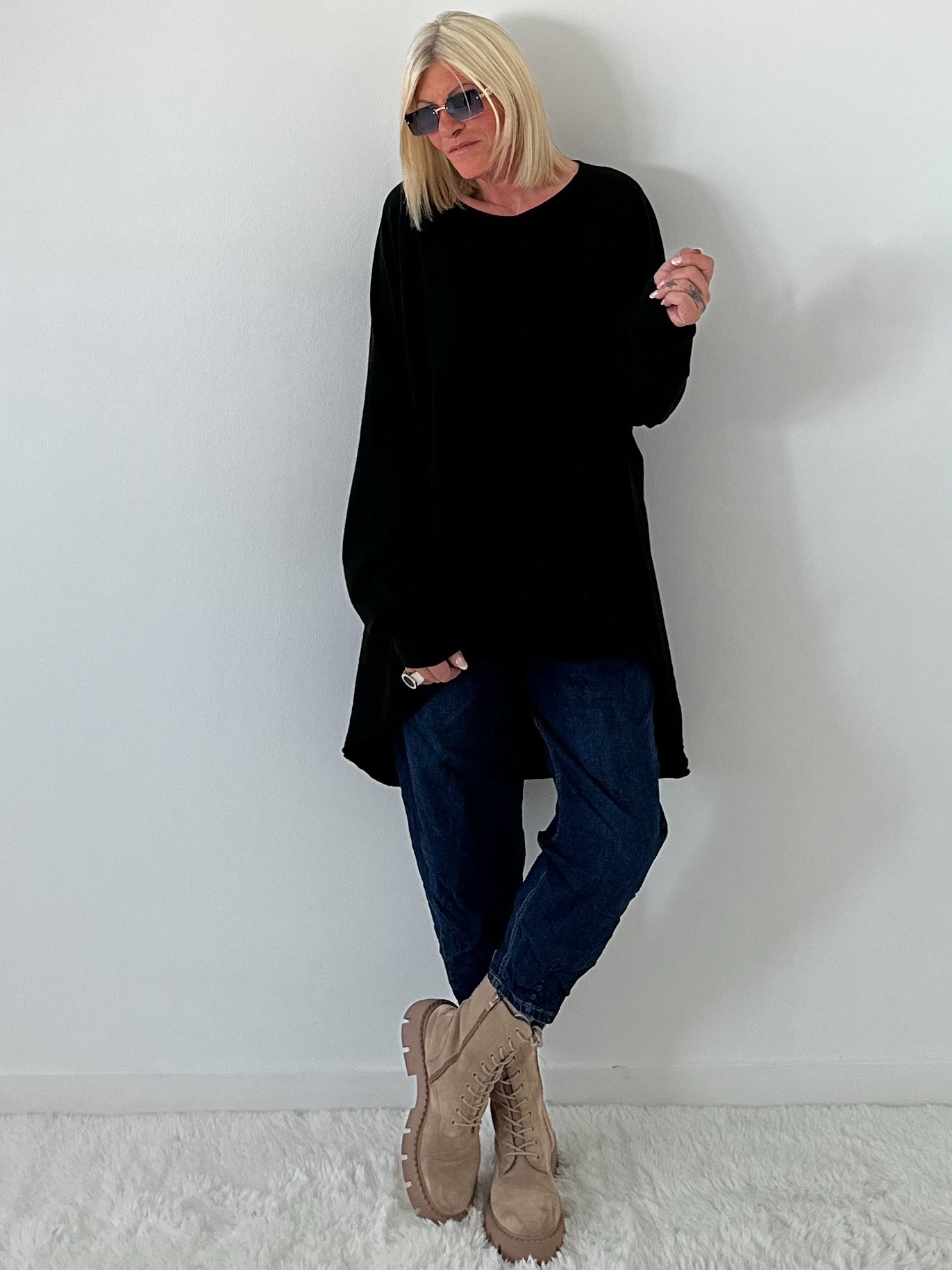 Oversized Shirt mit Statement Spruch auf dem Rücken - schwarz