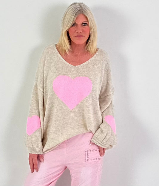 Oversized Pullover Modell "Heart Flair" - beige