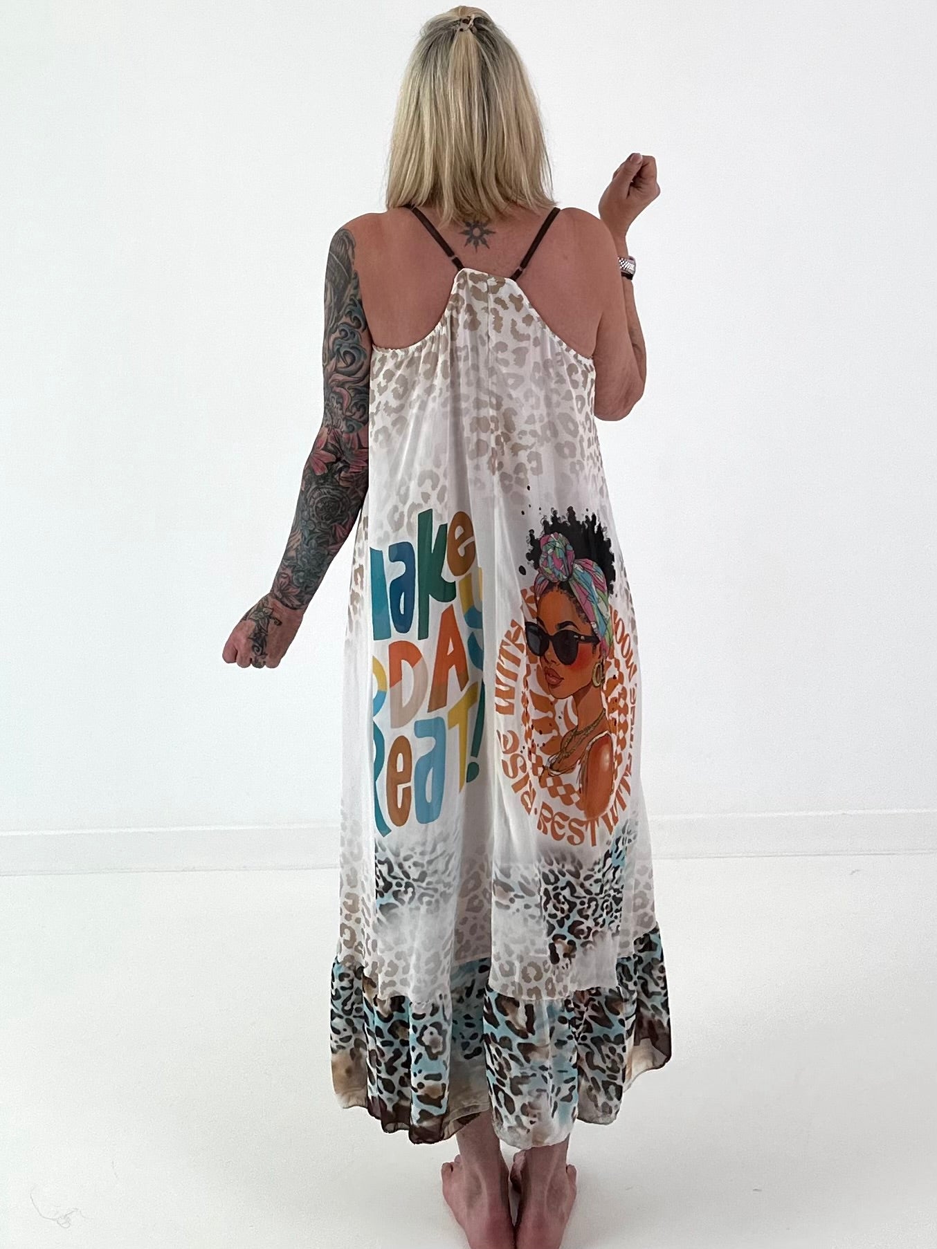 Luftiges Kleid mit verstellbaren Trägern - weiss-leo-mehrfarbig