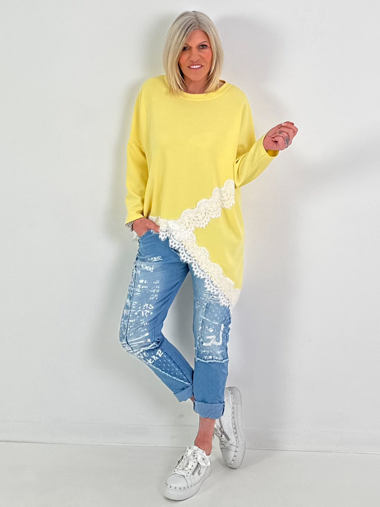 Trui met kanten details - geel