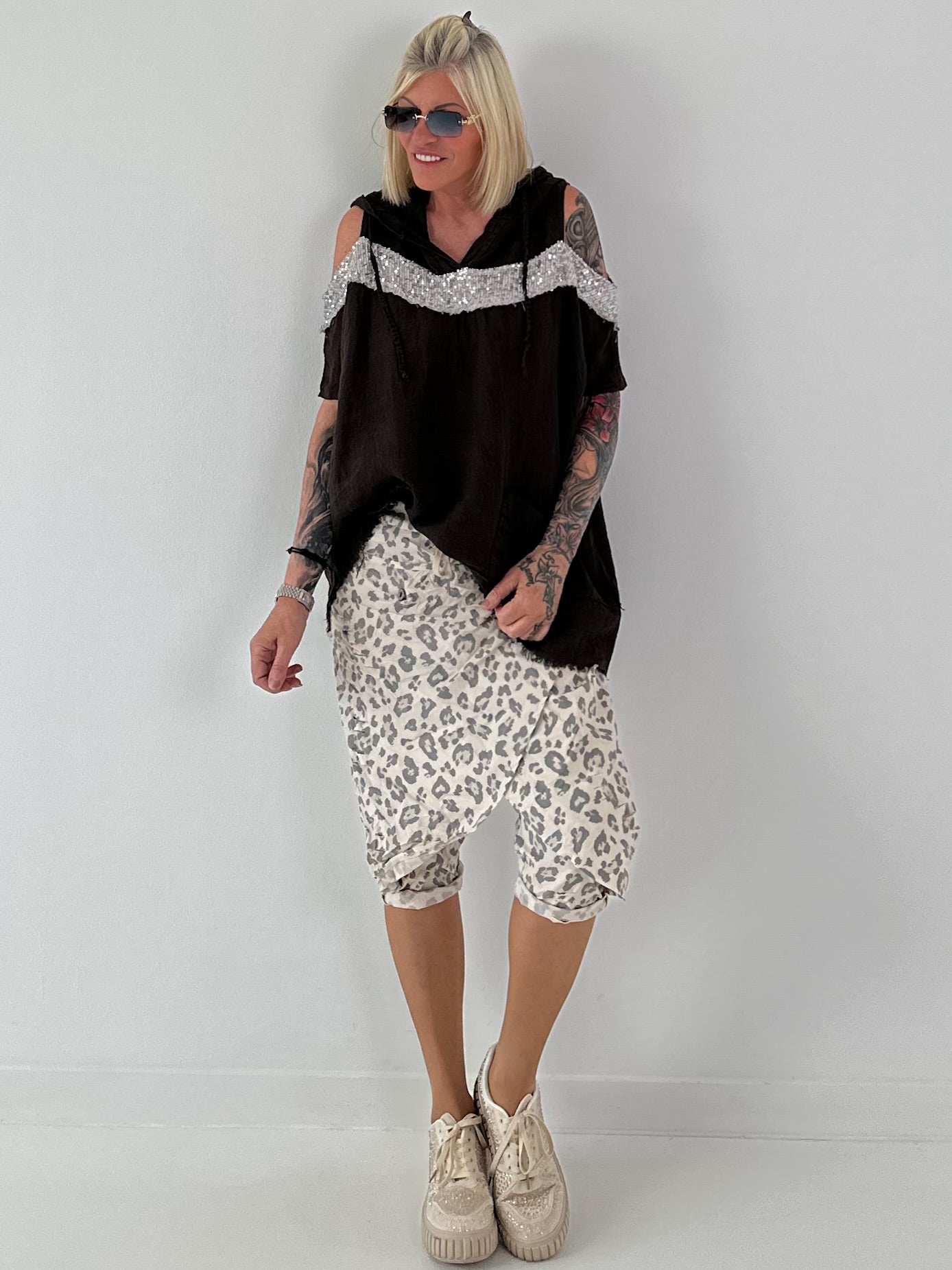 Leinen Shirt mit Pailletten und Cold Shoulder - schoko
