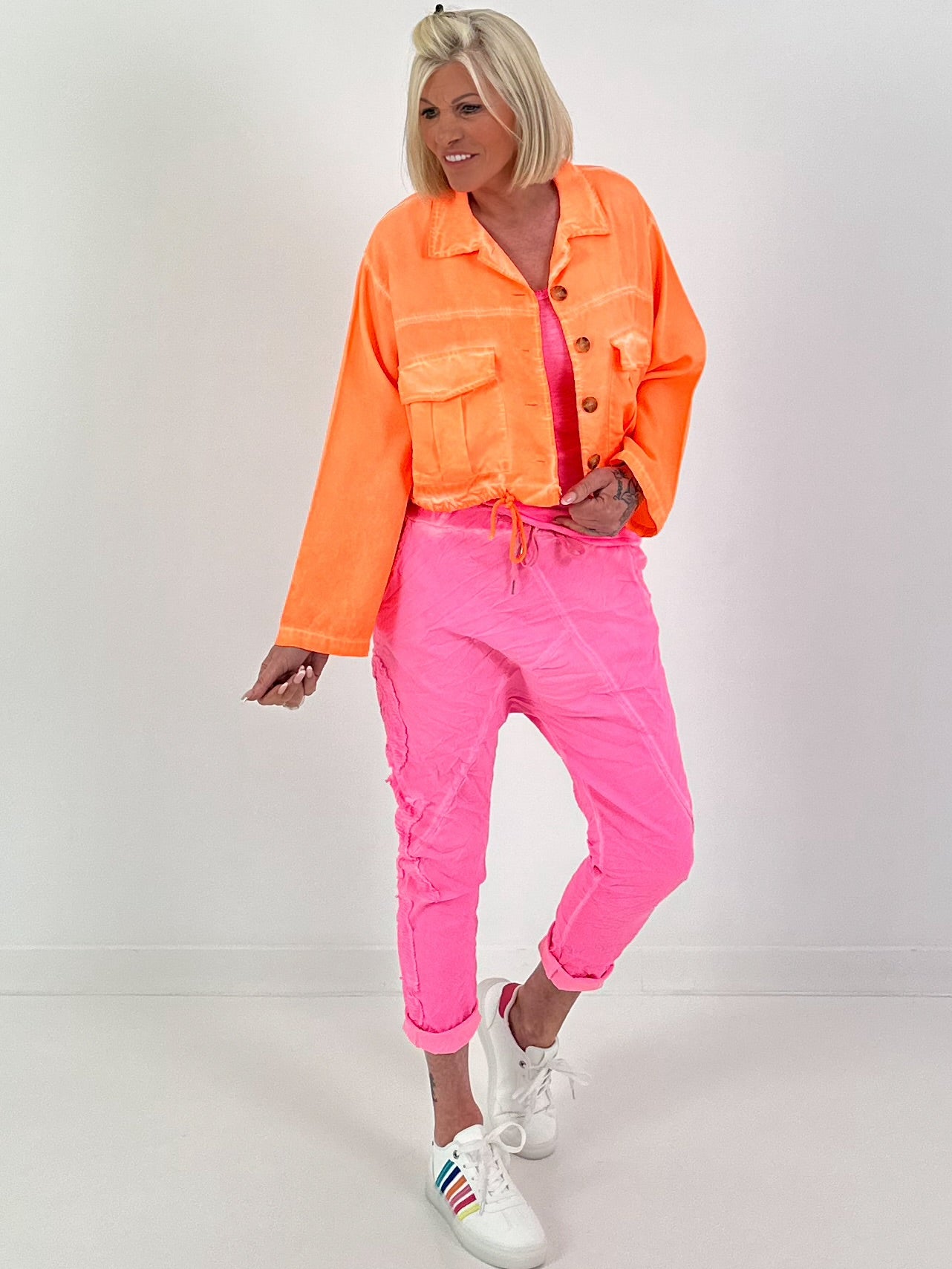 Short jacket with back print - neon orange