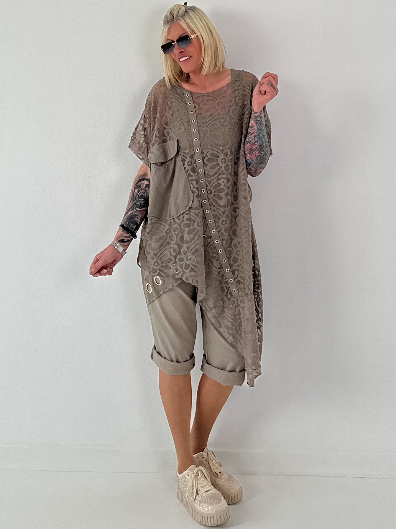 Asymmetrische oversized Tunika mit Jeans Applikationen - taupe