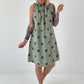 Tupfen Kleid mit Rüschenkragen - salbei
