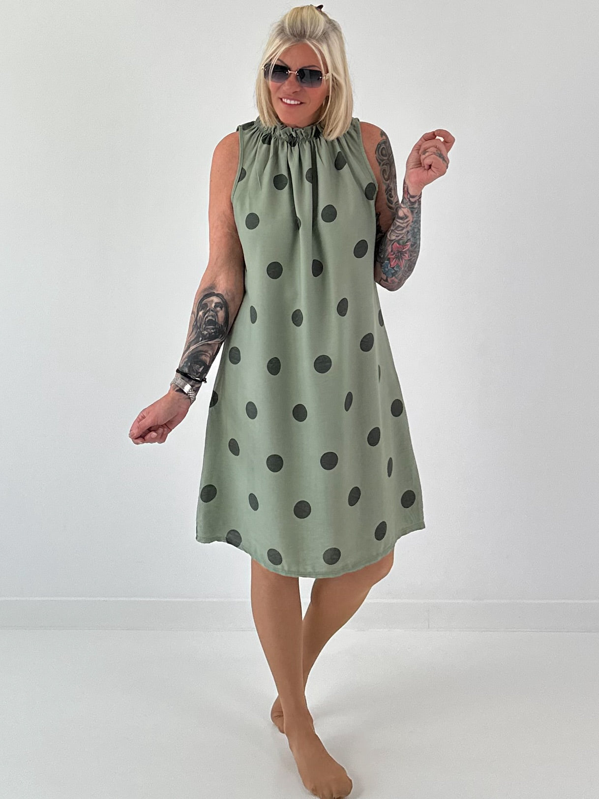 Tupfen Kleid mit Rüschenkragen - salbei