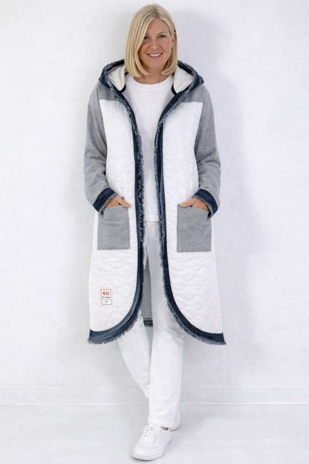 Sweatmantel mit Kapuze und Steppfront - grau-weiss