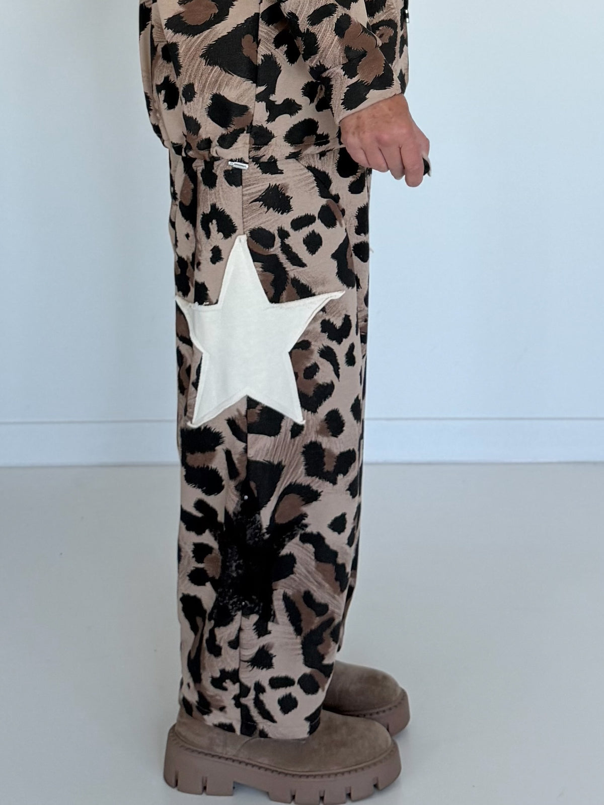 Zweiteiler mit Leo-Print und Stern-Patches - mehrfarbig