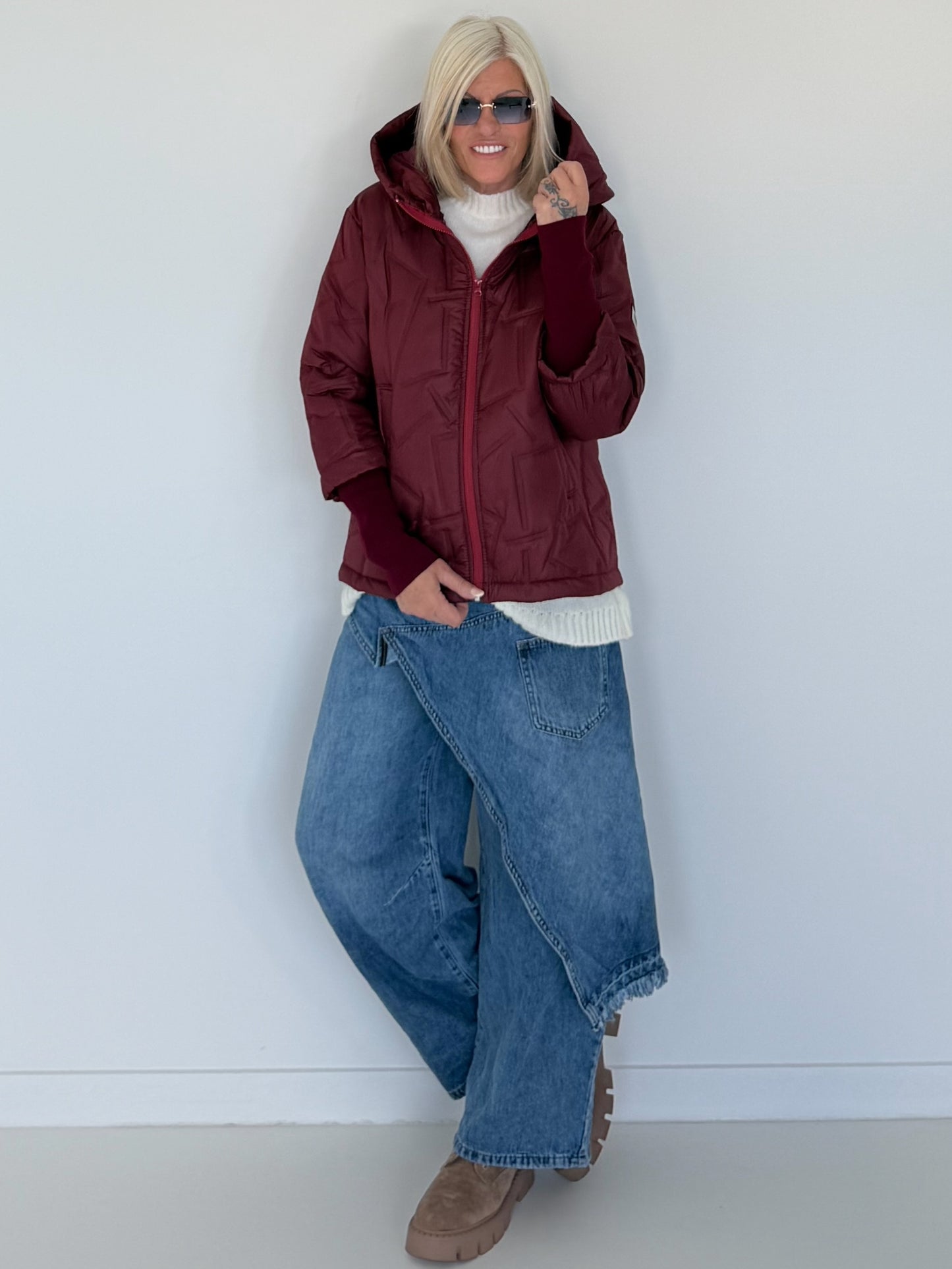 Jacke mit Strickarm und Kapuze - bordeaux