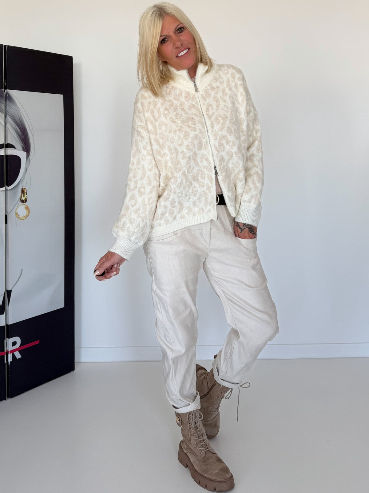 Strickjacke im Leo-Style - ecru-beige