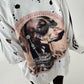 Stylische Sweatshirt Jacke mit großem Rückenpatch Dog - weiss