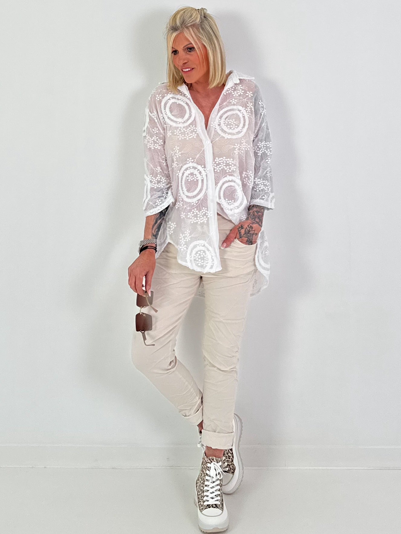 Seidenbluse mit Frottee-Applikationen - weiss