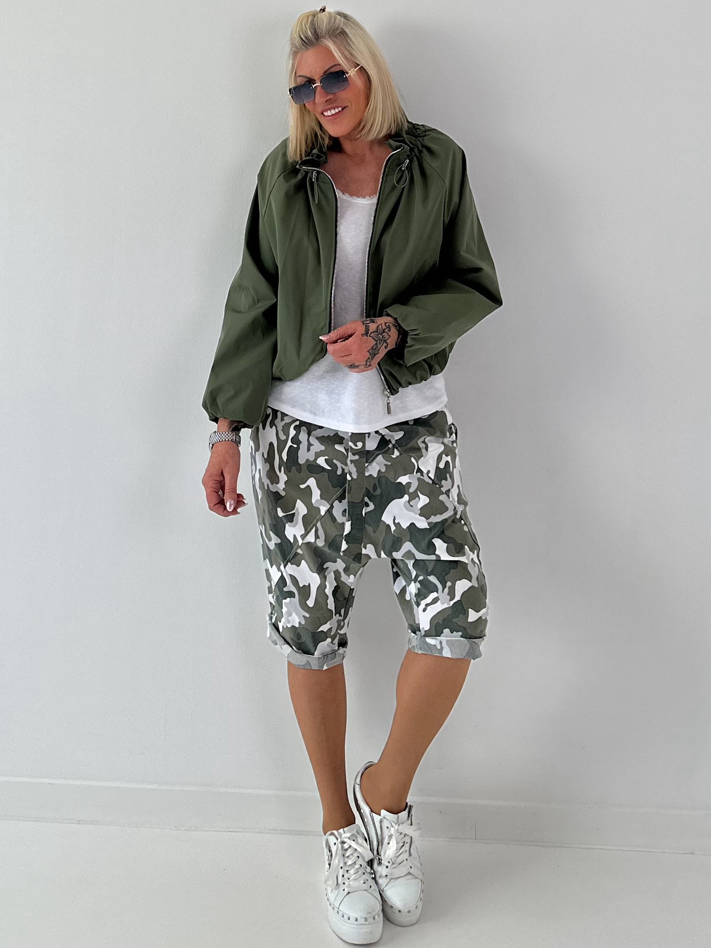 Ballon Jacke mit raffiniertem Kragen - oliv