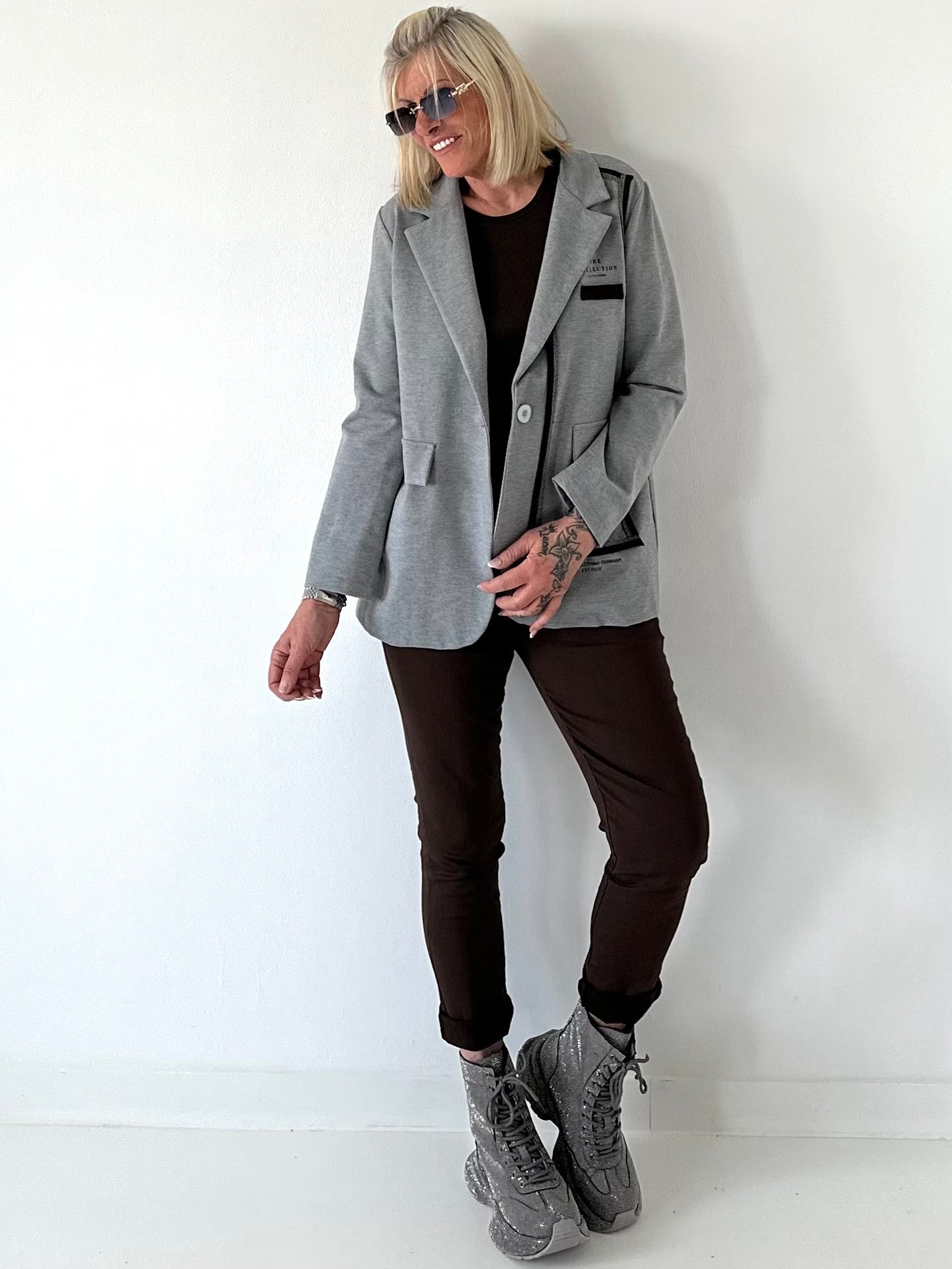 Blazer mit Statement Patch - grau