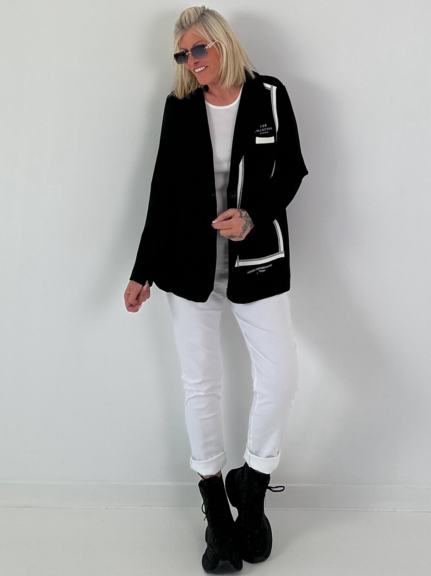 Blazer mit Statement Patch - schwarz