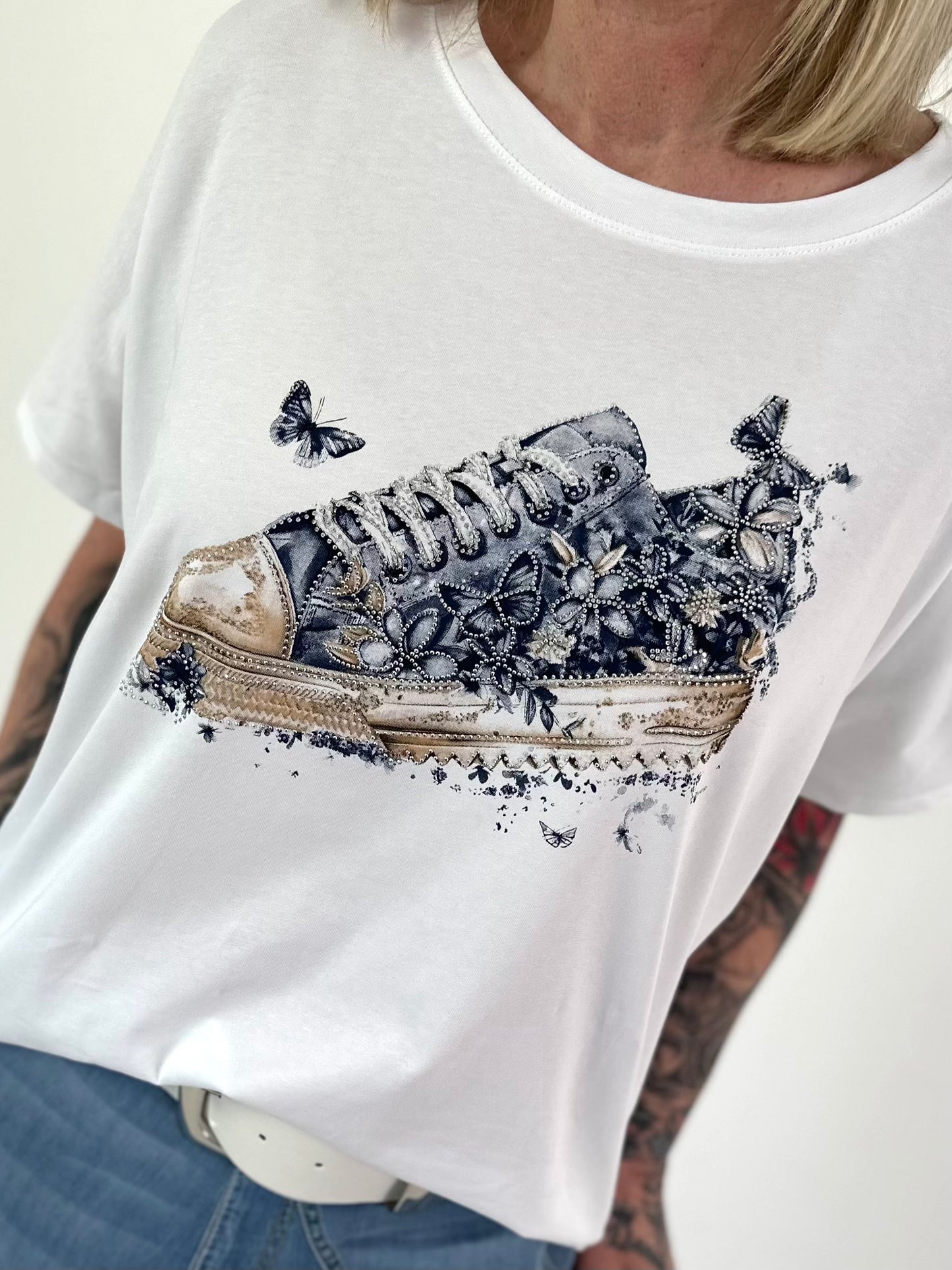 T-Shirt mit Schuhprint - weiss-dunkelblau