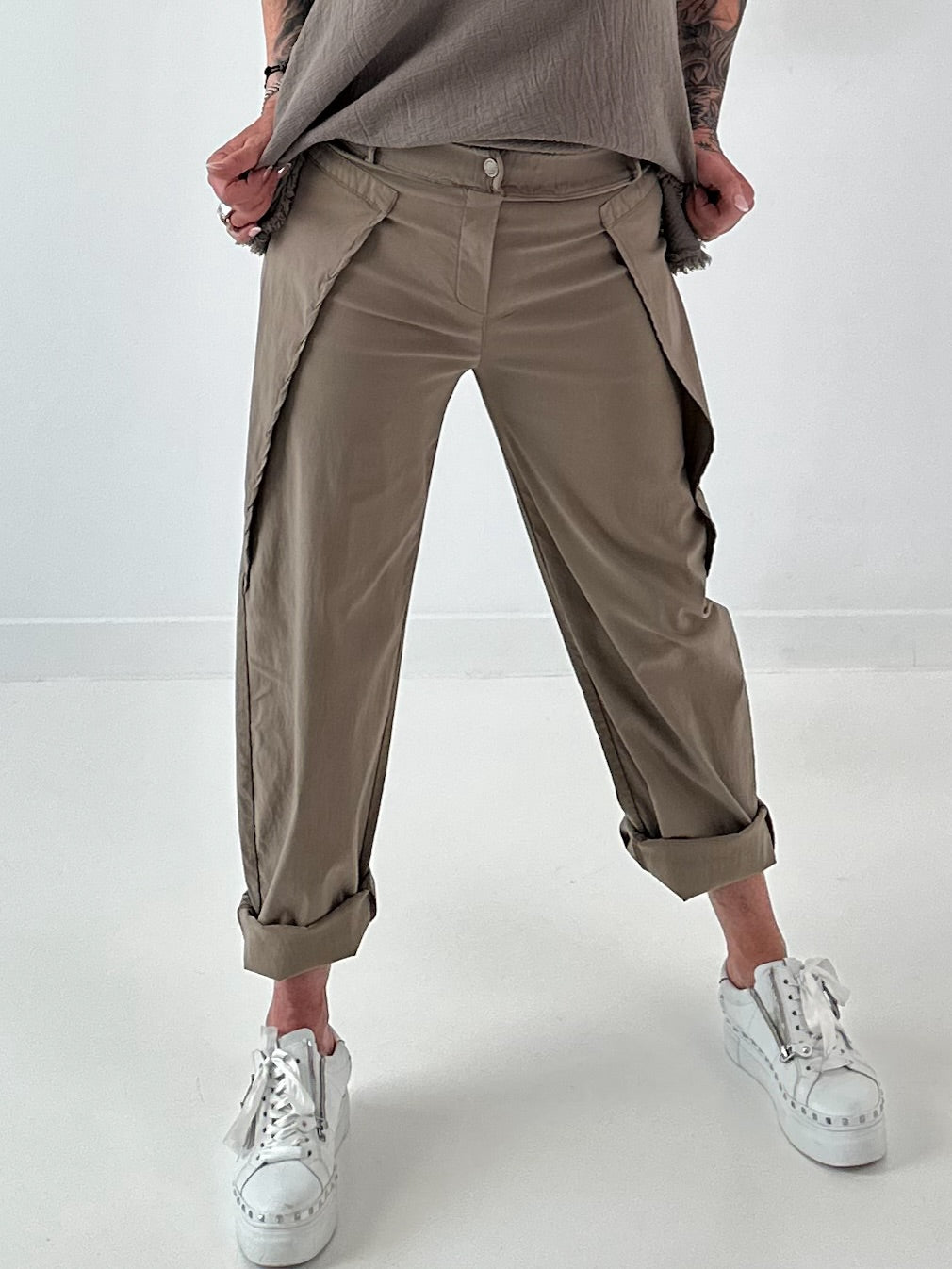 Hose mit besonderem Design - taupe