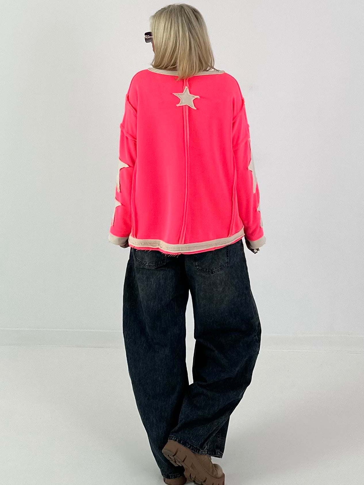 Sweatshirt with trendy star elements - neon pink