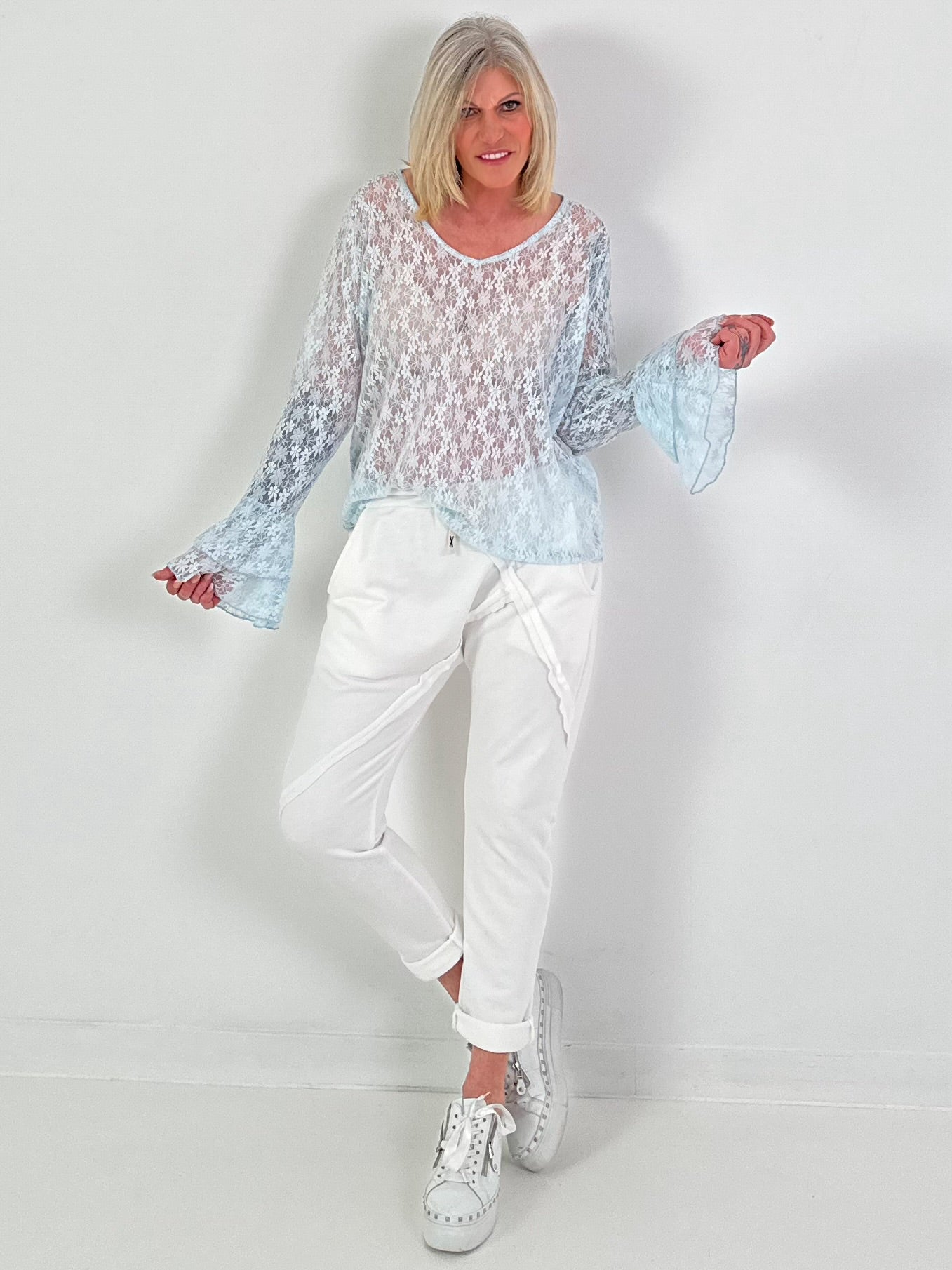 Bloemenkanten blouse - lichtblauw